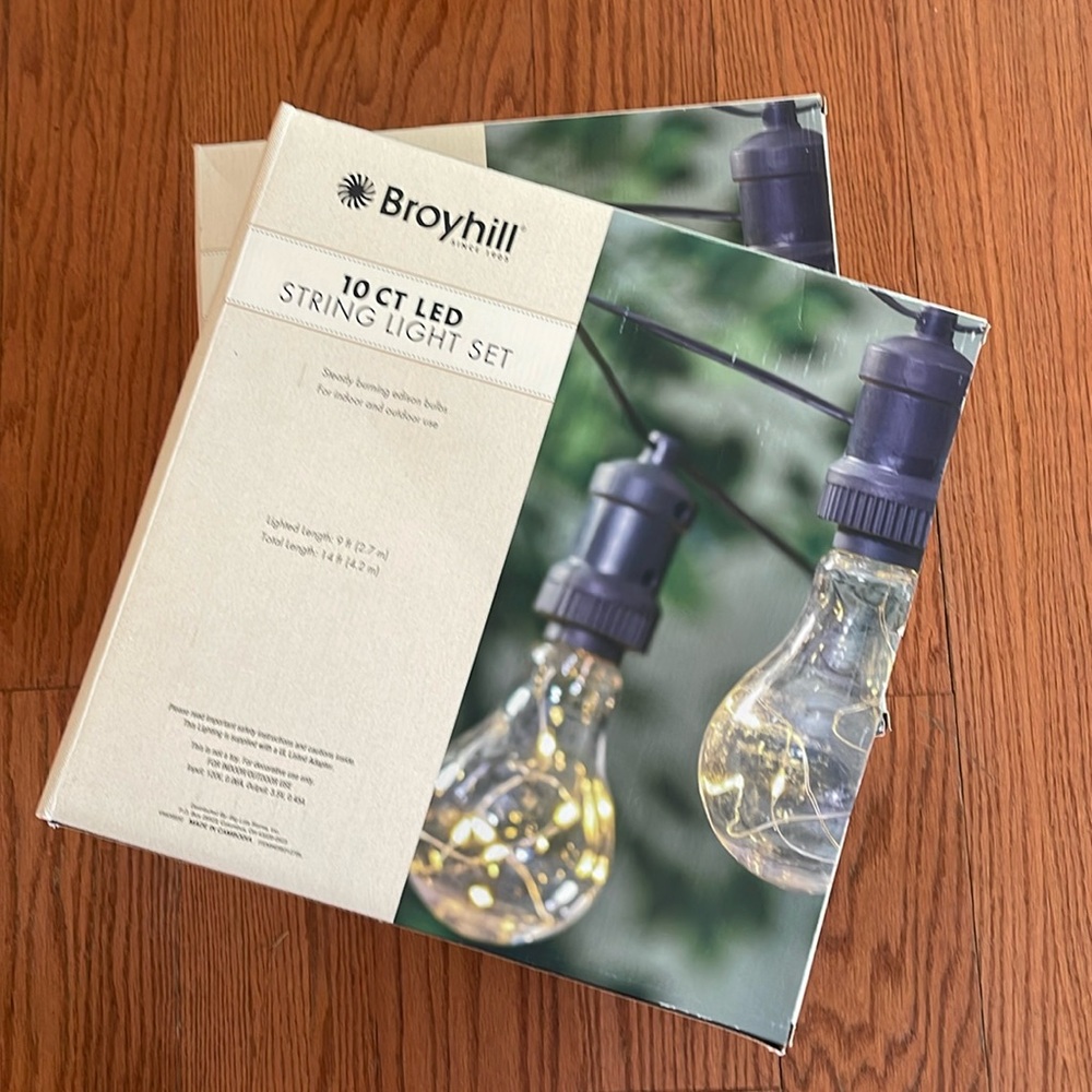 2 sets of Broyhill Indoor/Outdoor Lights